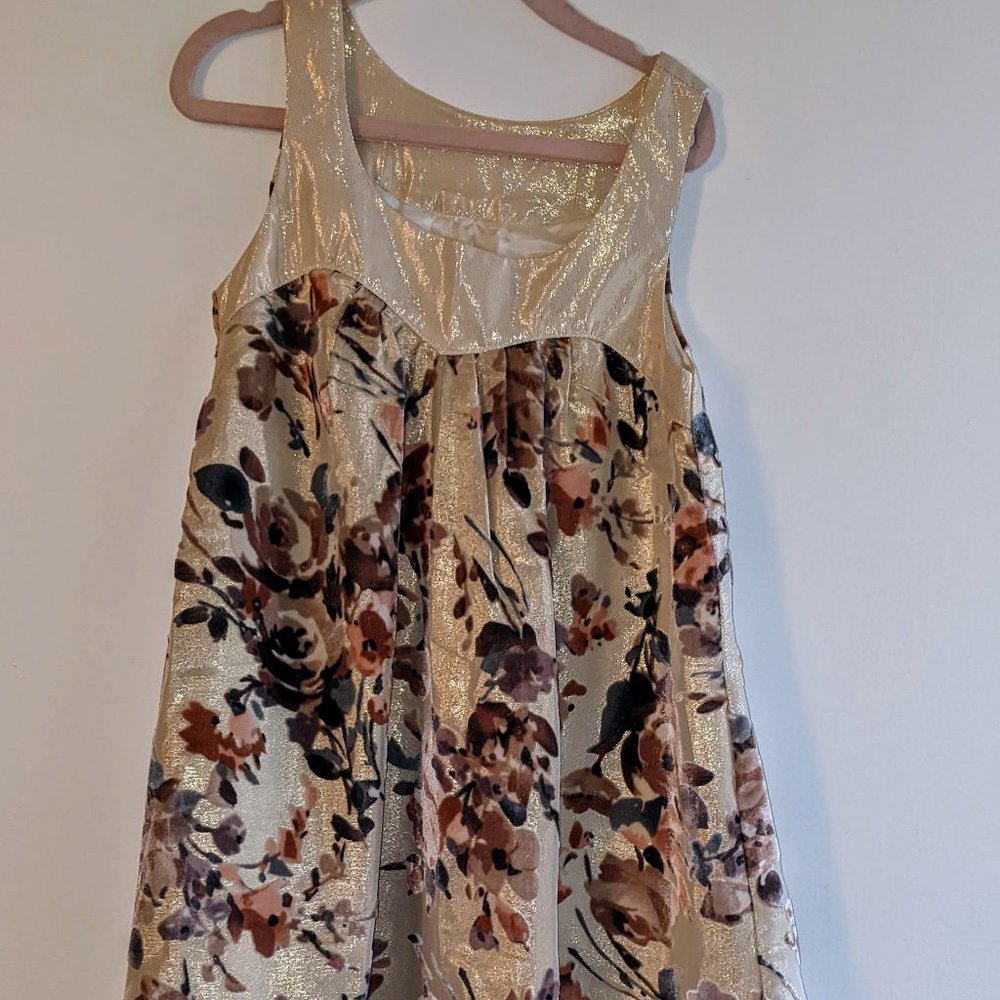 Girls size 6 sleeveless Burn-out flower detail Dress